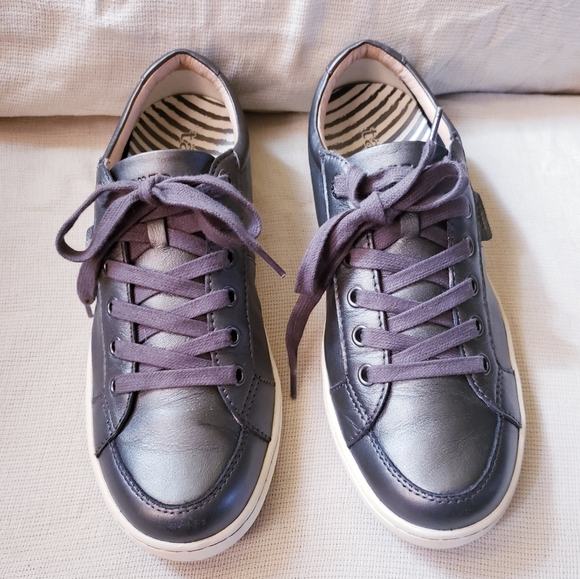 Taos Onward pewter metallic leather sneaker 8.5 - Picture 3 of 8